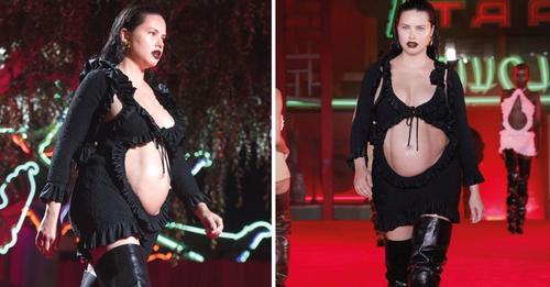 Adriana Lima modeló embarazada y con un traje que hizo brillar su barriga. Un bebé de pasarela.
