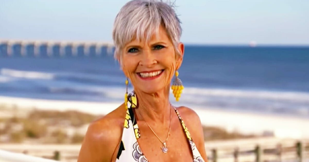 Abuela de 74 años posa ante la cámara en bikini – Su «atemporal» figura es elogiada ahora en todo el mundo